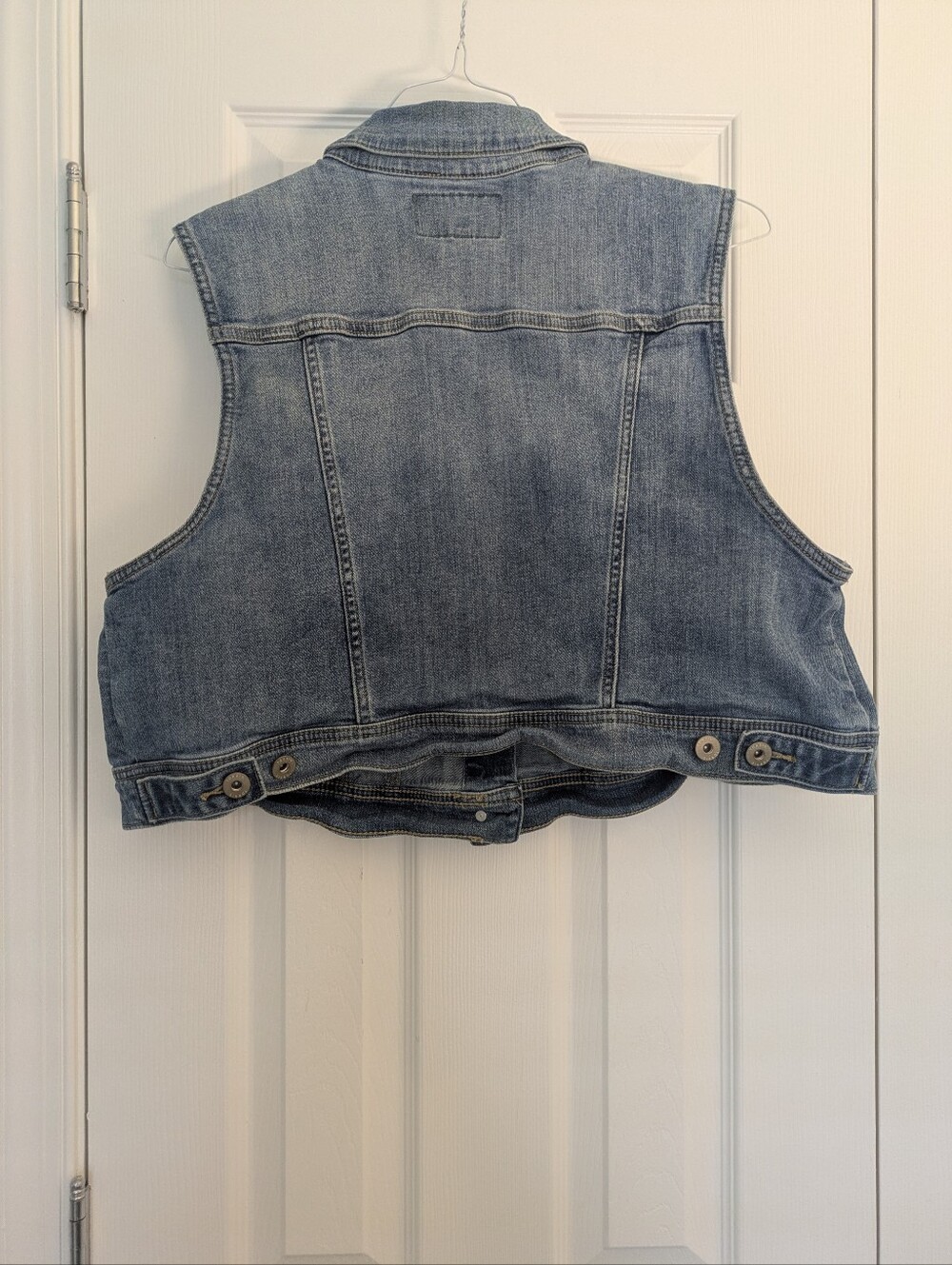 Torrid Cropped Denim Vest Sz 3 - Picture 9 of 13